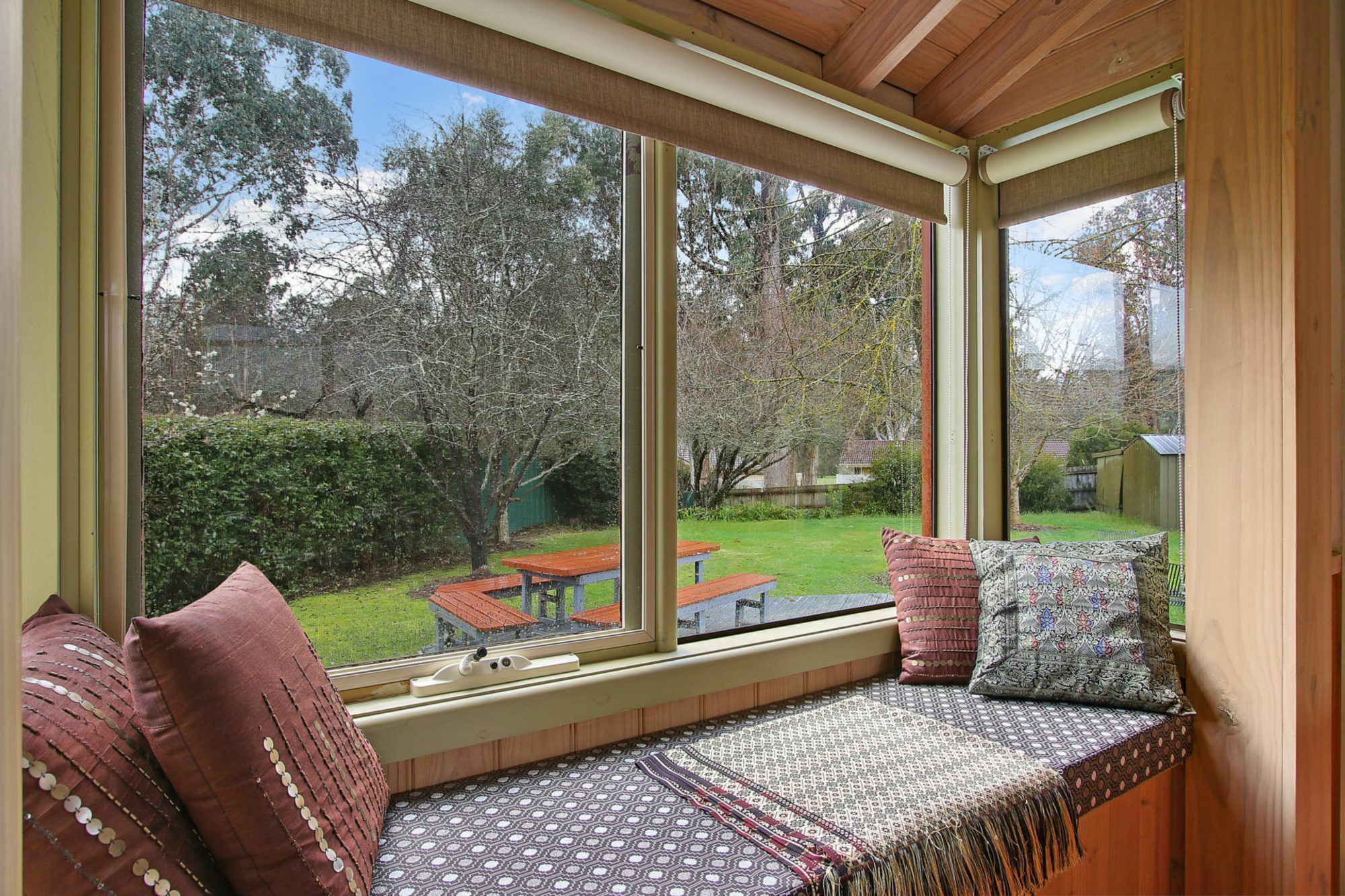 R & R In Bright - Short Walk To Town Apartment Exterior photo